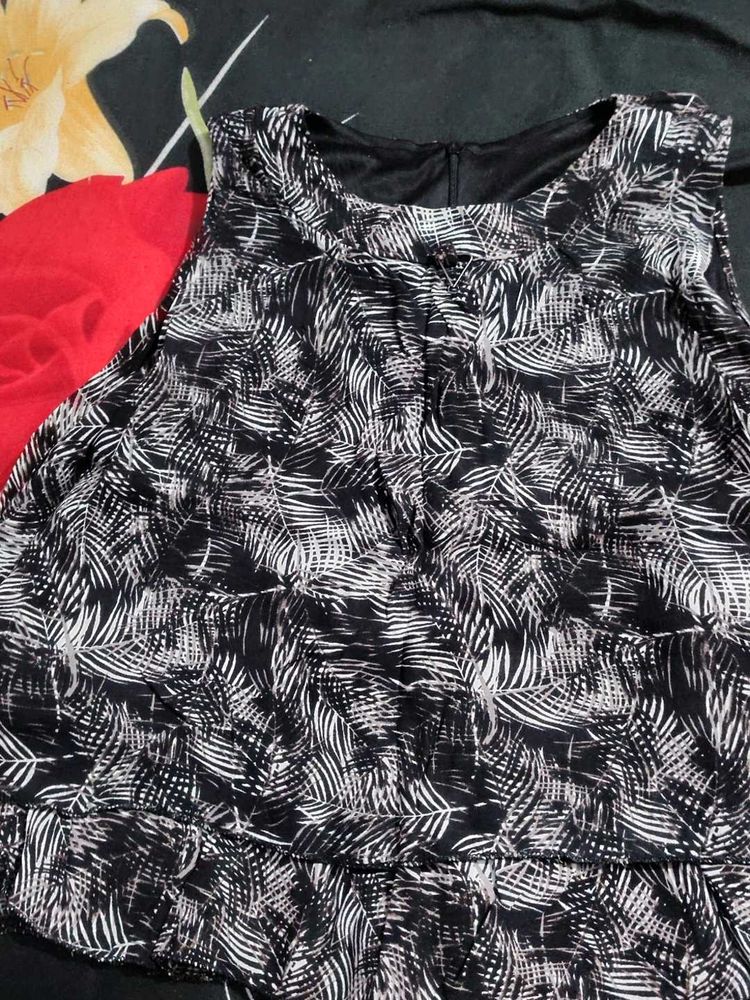 Sleeveless Black &amp; White Print Dress