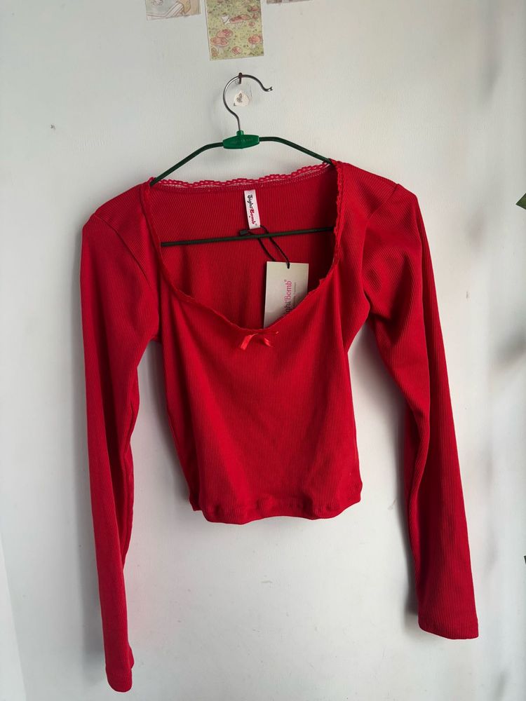 Long Sleeves Red Top