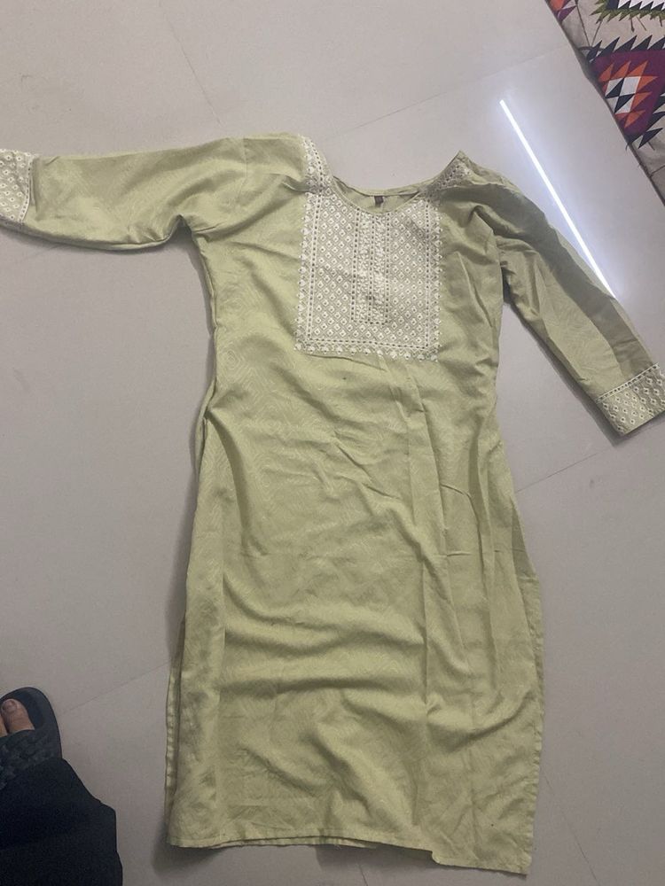 holy discounts  Elegant Embroidered Kurta