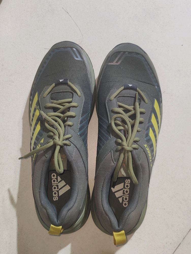 Adidas men's casual shoes. No Offered Coins. unuse