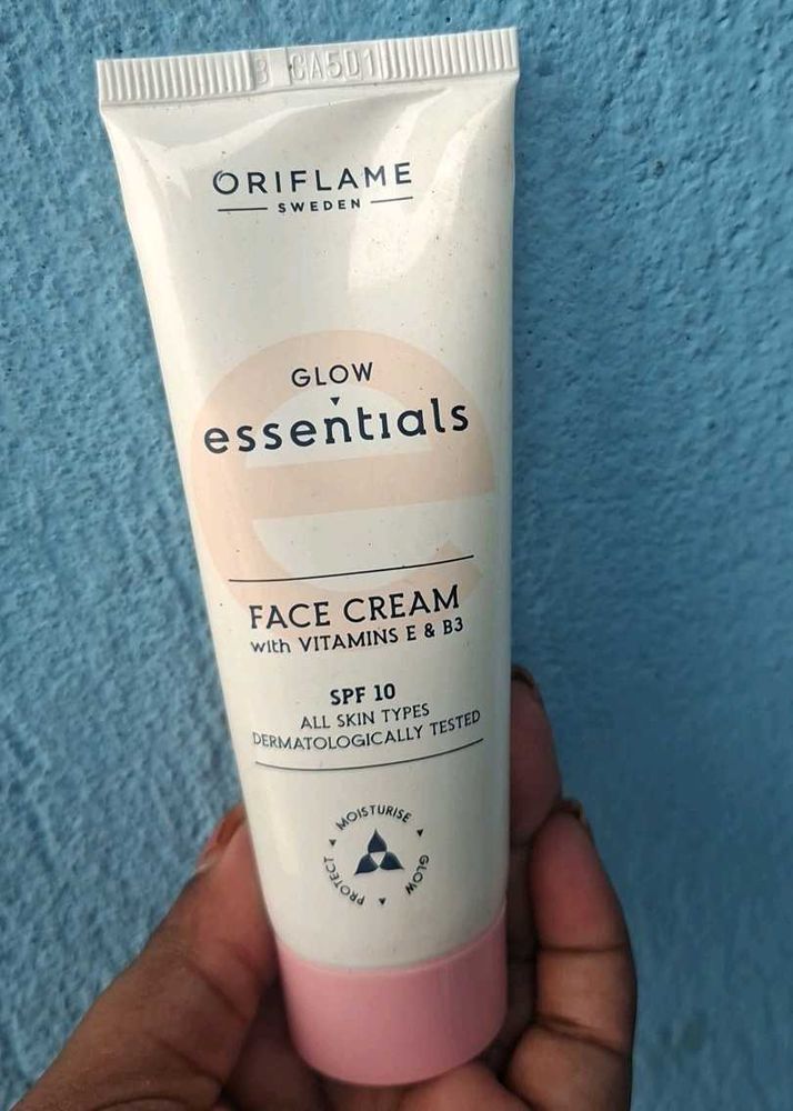 Oriflame Glow Essentials Face Cream SPF 10