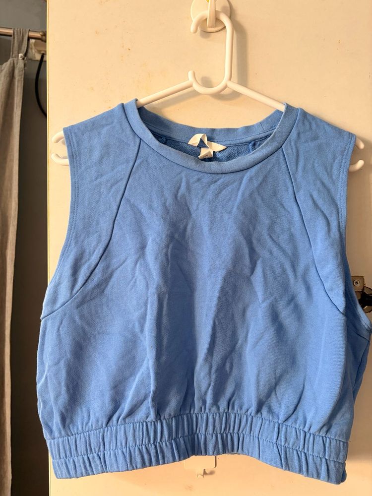 Cropped blue running top