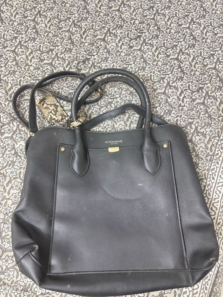 Stylish Black Tote Handbag accesorize