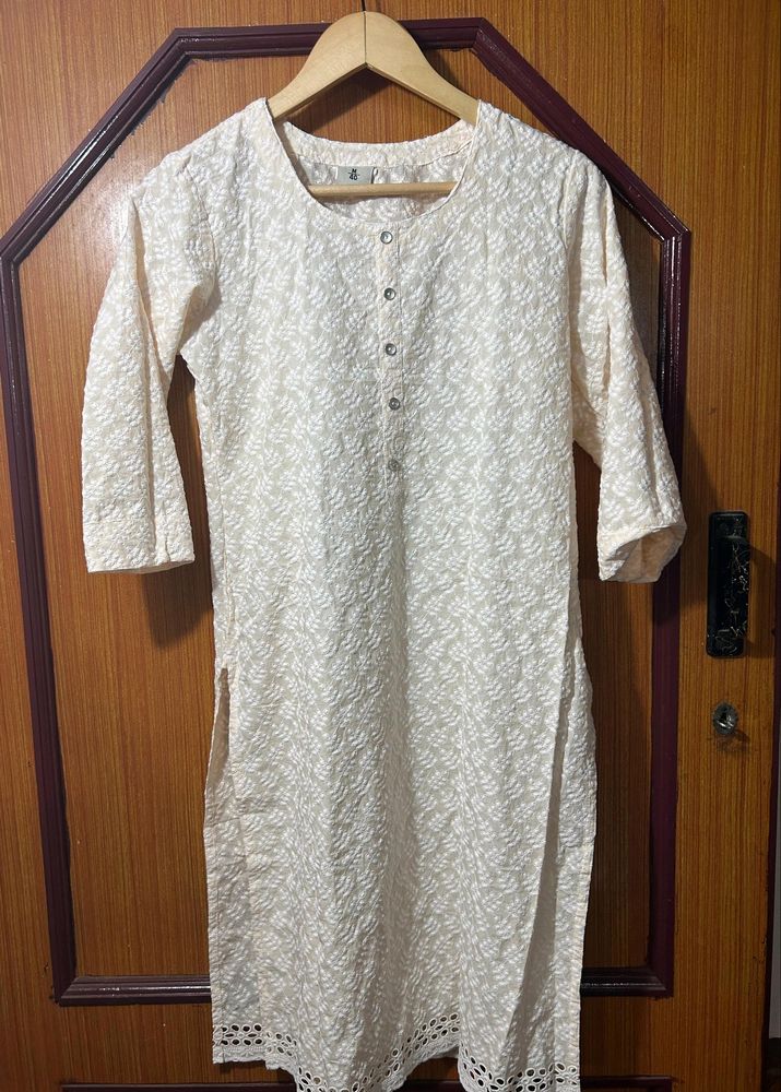 Elegant Chikankari Kurti