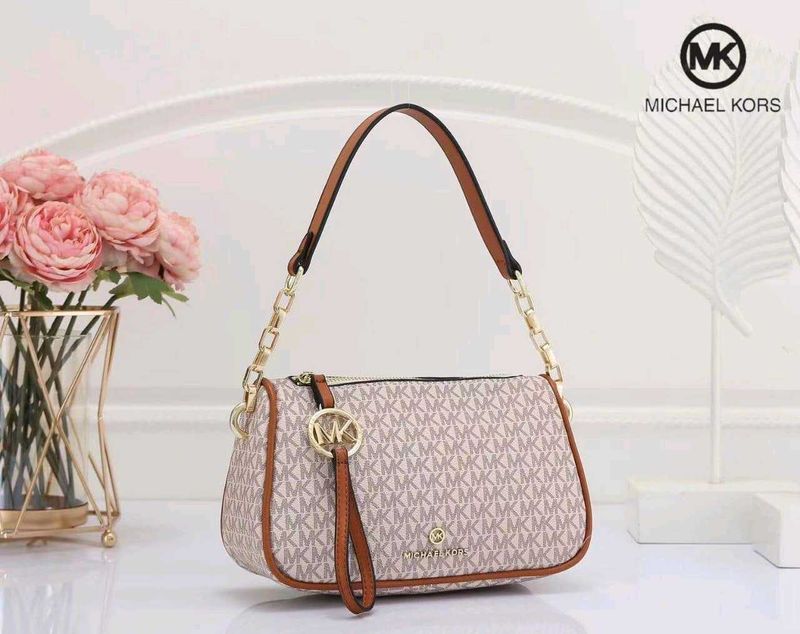 MICHAEL KORS JET SET CHARM SHOULDER BAG*