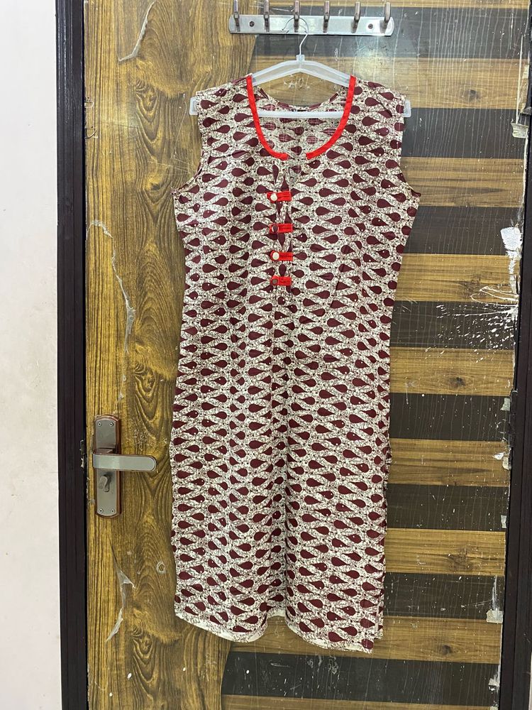 Stylish Sleeveless Kurta with Red Accents