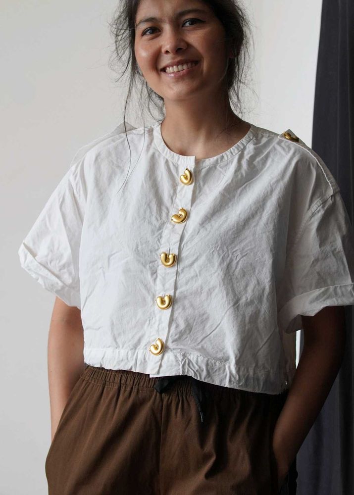 Chic White Cropped Button-Up Top
