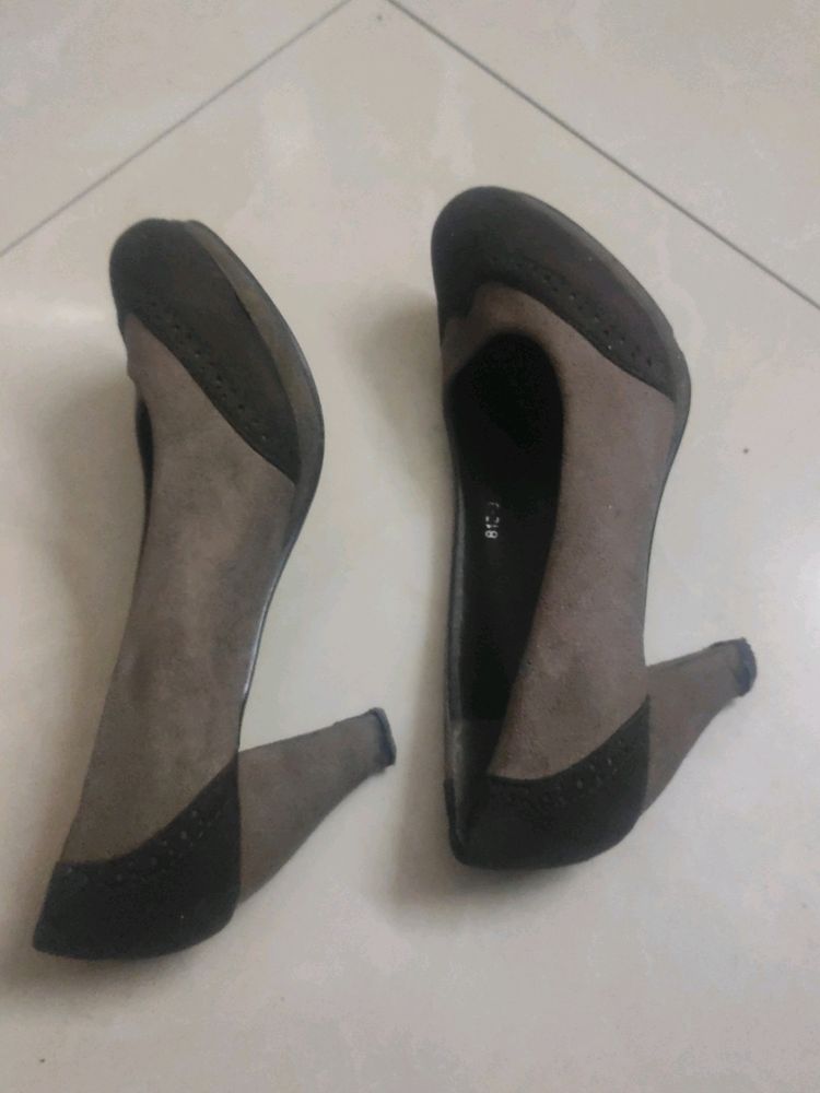 Dual Toned Suede Pumps Heels