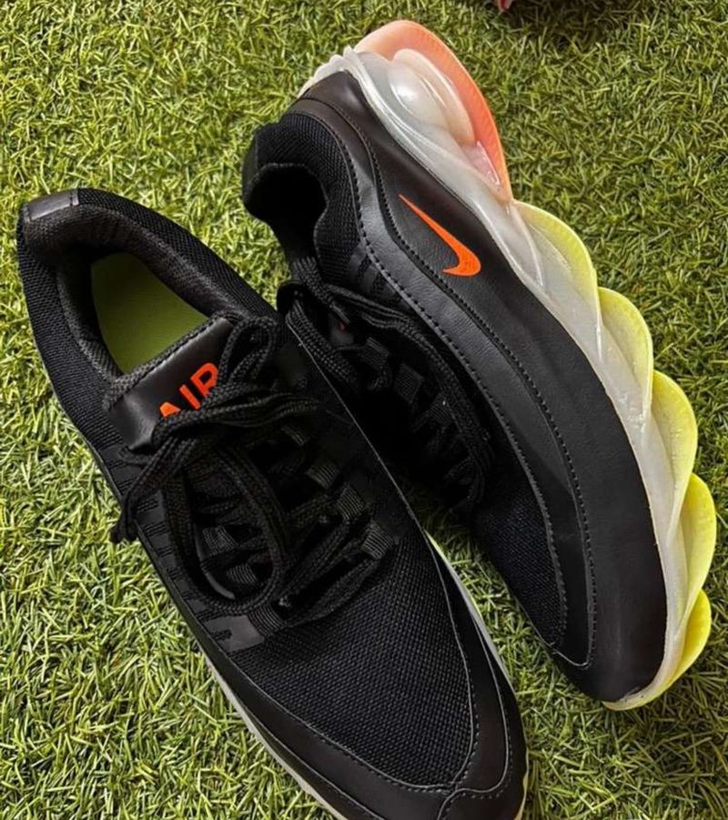 Trendy Black Nike Air Sneakers