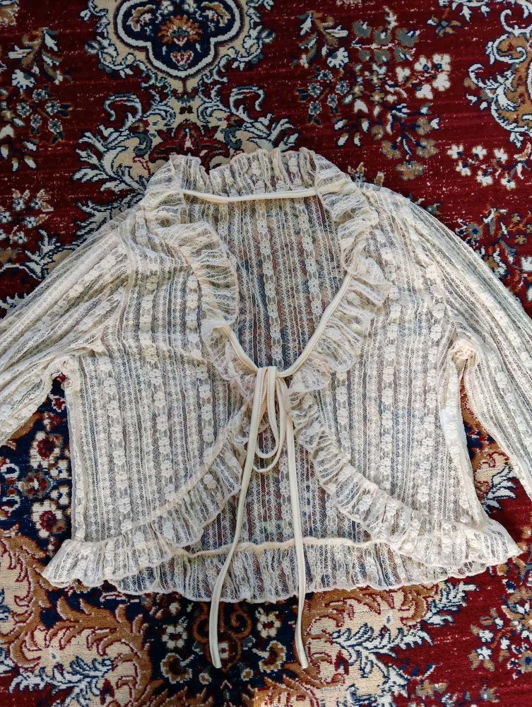 SALE ❗Lace Ruffle Tie Front Top / shrug