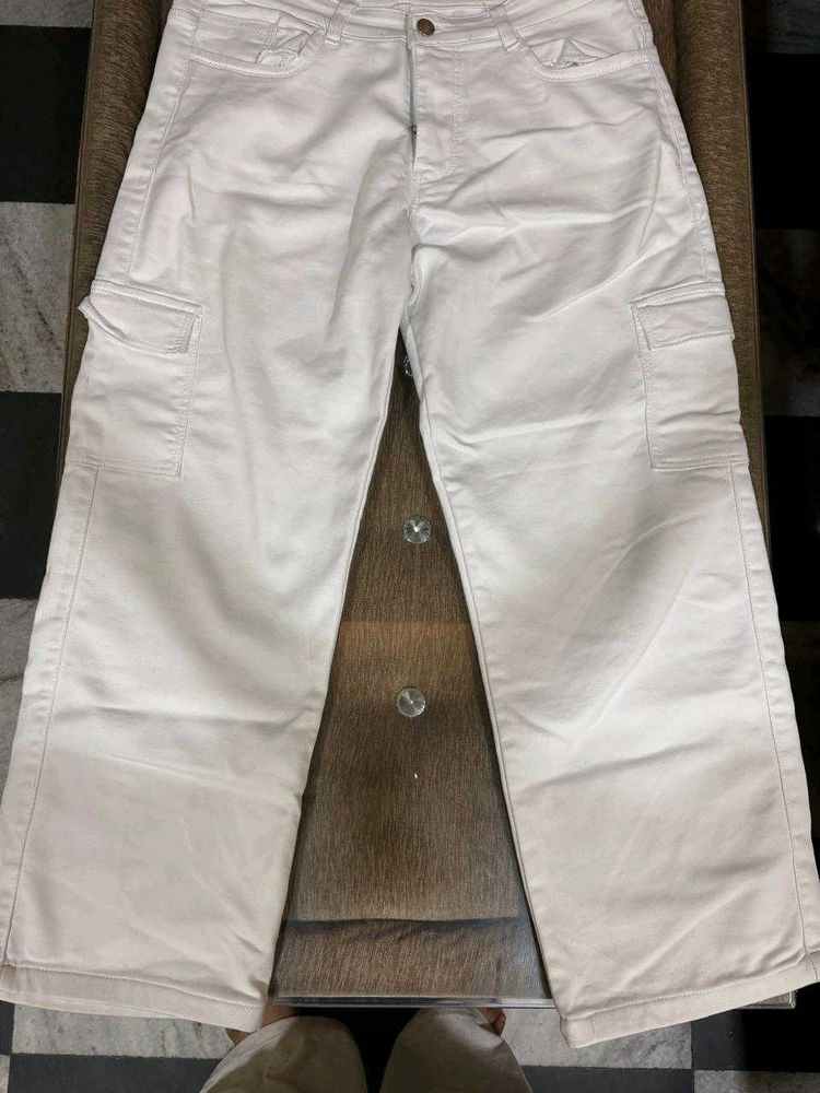Trendy Low-Waist White Cargo Pants | Relaxed Fit 6
