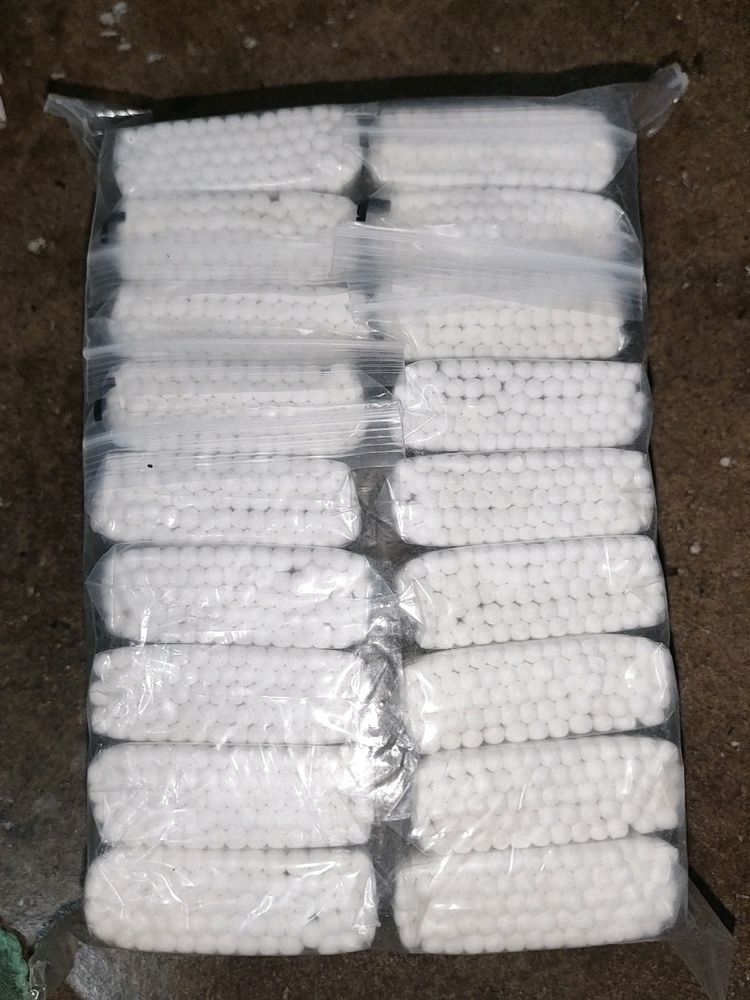 16 Packs Of (100in Each Pack) Earbuds