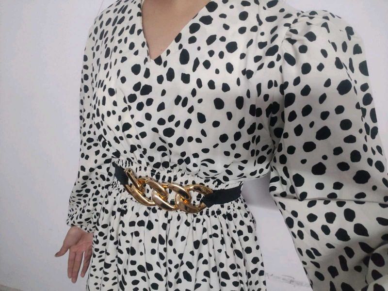 Women’s Black &amp; White Animal Print Belted Puff Sle