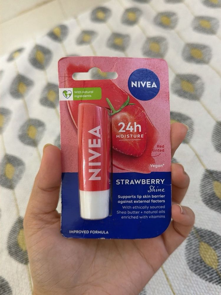 NIVEA Strawberry Shine Lip Balm