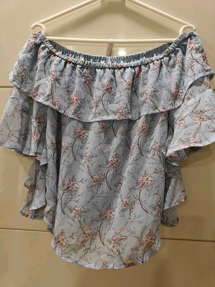crop top in M ruffled by lee Cooper