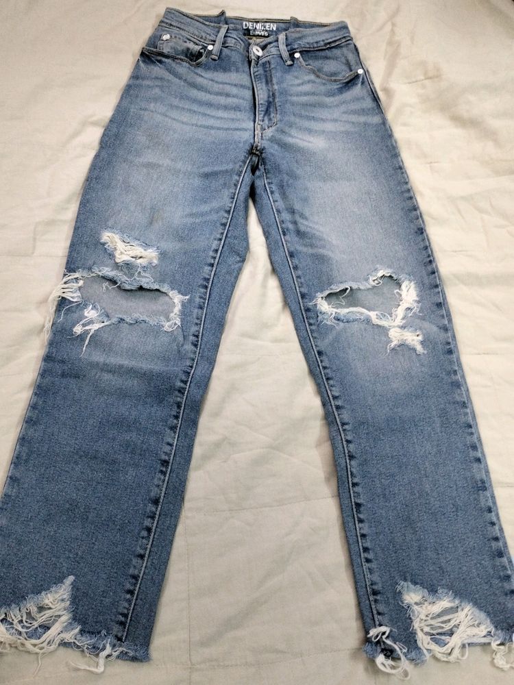 Straight Fit Jeans(Levi's, Denizen)(26)(Rugged)(Tucks Can Be Removed)