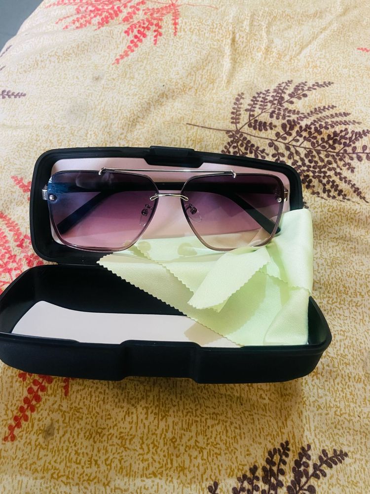 Stylish Aviator Sunglasses with Gradient Lenses