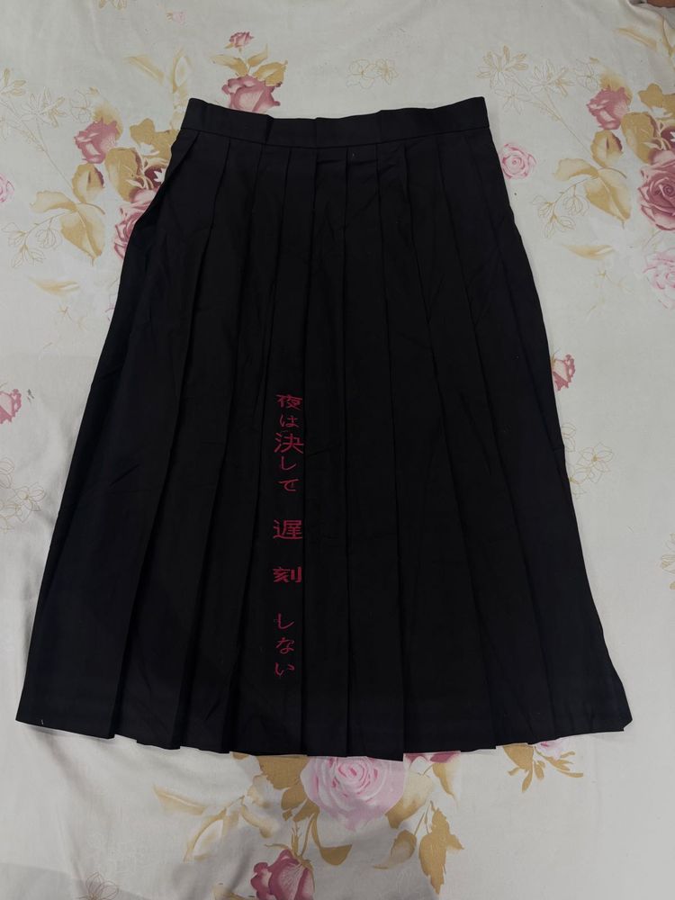 Black Pleated Skirt with Japanese Text /streetstyl