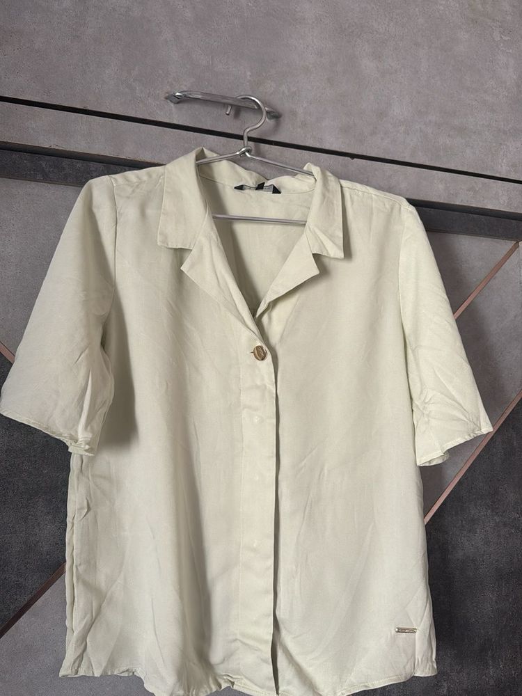 Elegant Cream Short-Sleeve Button-Up Blouse