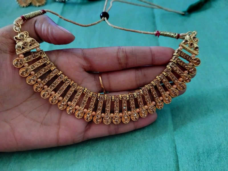 Elegant Gold-Tone Kundan Necklace