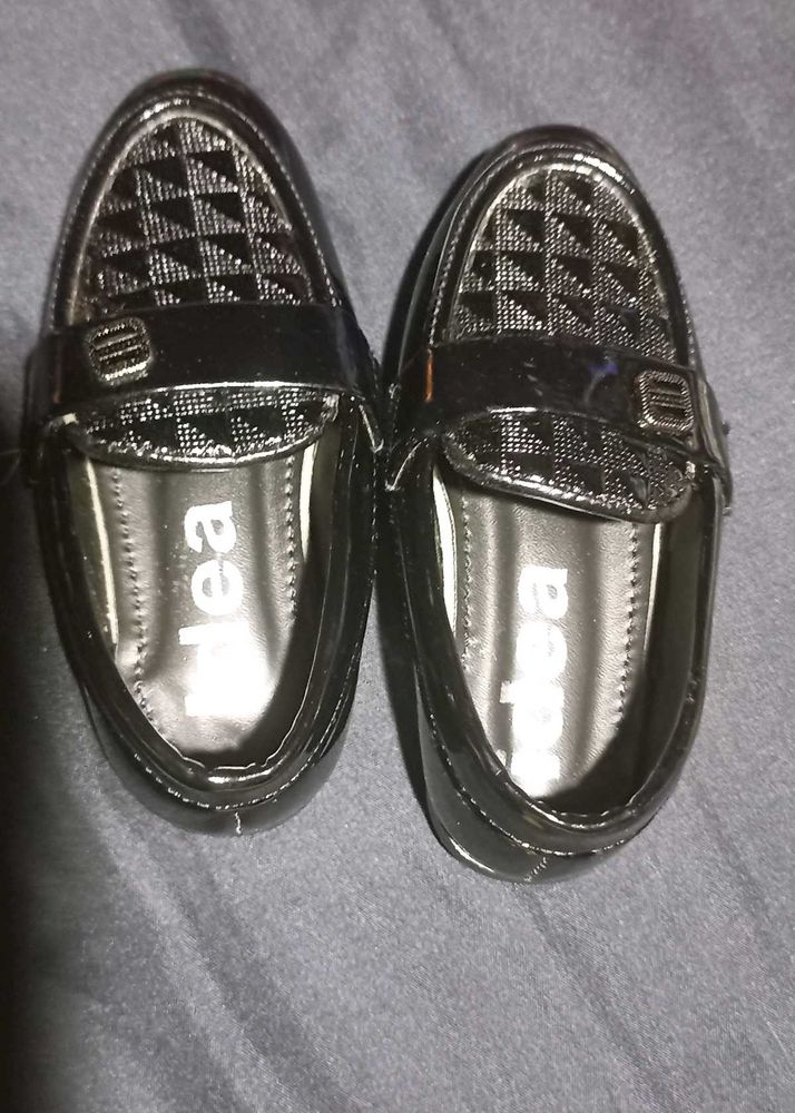 Stylish Black Loafers ( Showroom Piece)