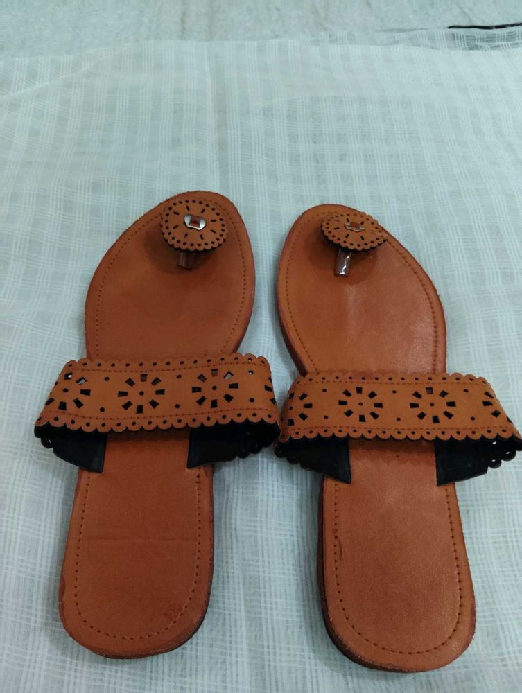 Stylish Brown Leather Flat Sandals