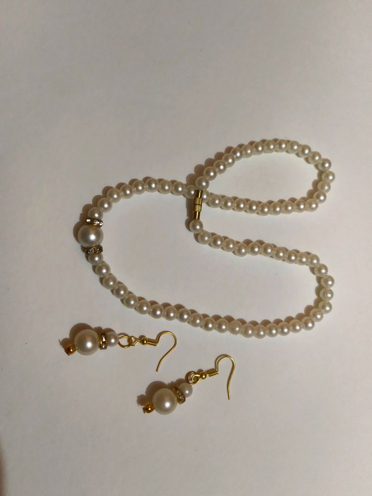 White Pearl Necklace Set