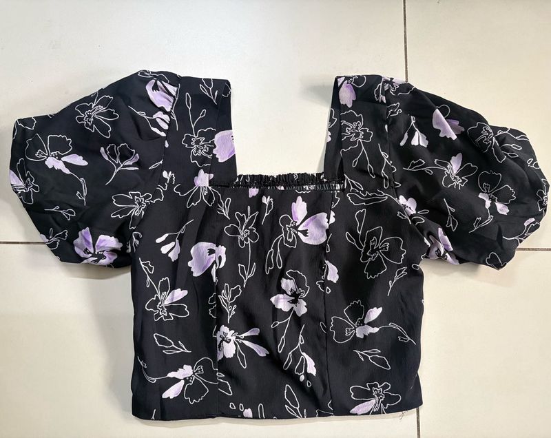 Black floral puff sleeve top