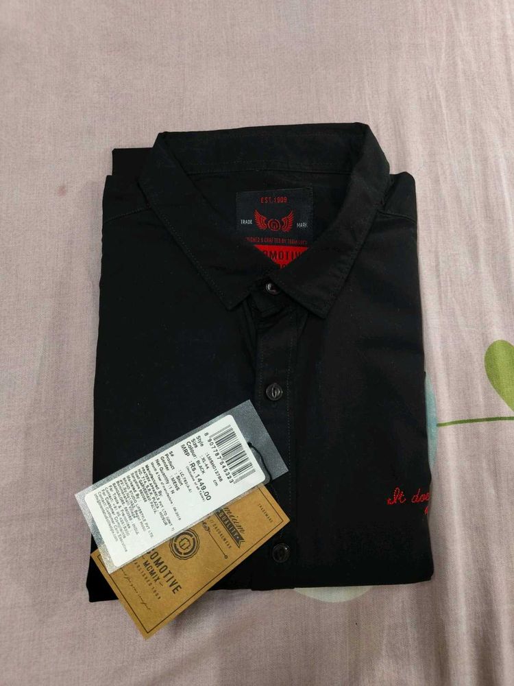 LOCOMOTIVE Men Black Slim Fit Solid Casual Shirt