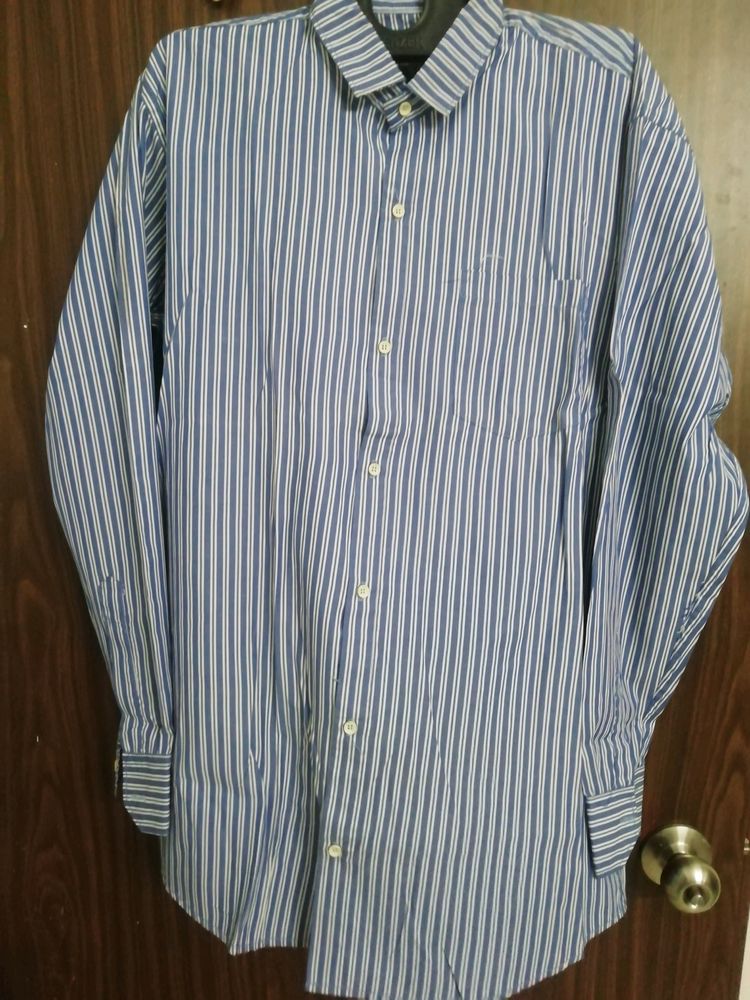 LIGHT BLUE AND WHITE LINING SHIRT 👚