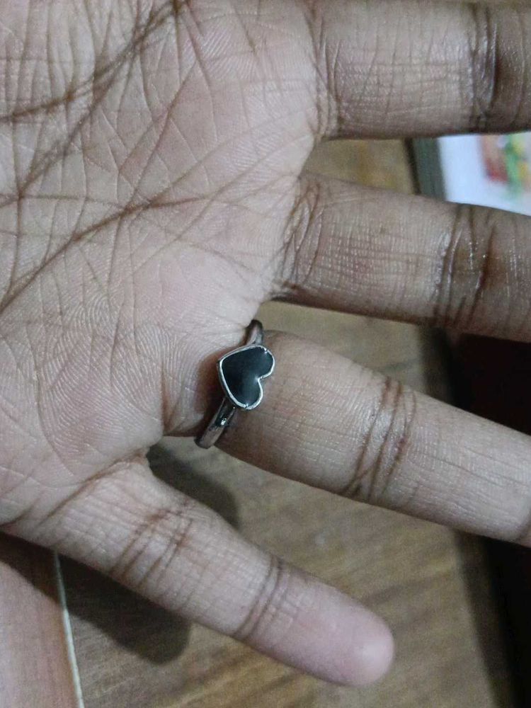 Cute Black Heart Ring