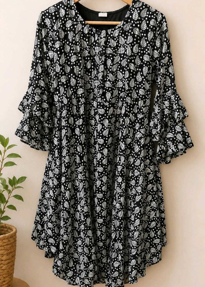 Chic Black &amp; White Leaf Print Tunic