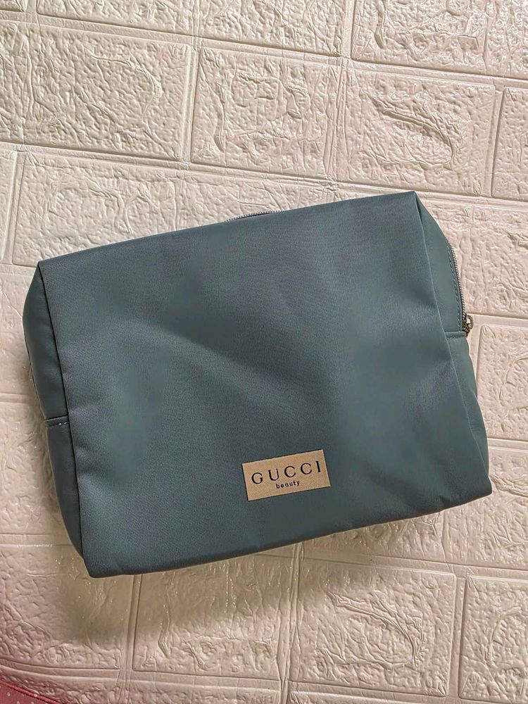 gucci beauty pouch