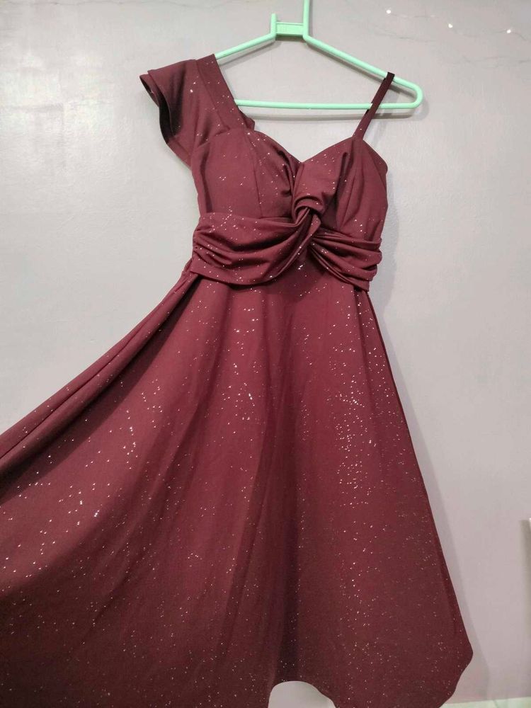 MAROON ONE SHOULDER PARTY DRESS