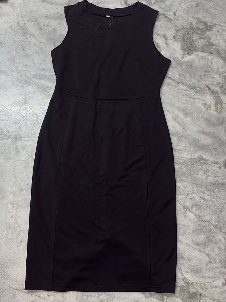 Classic Black Sleeveless Sheath Dress