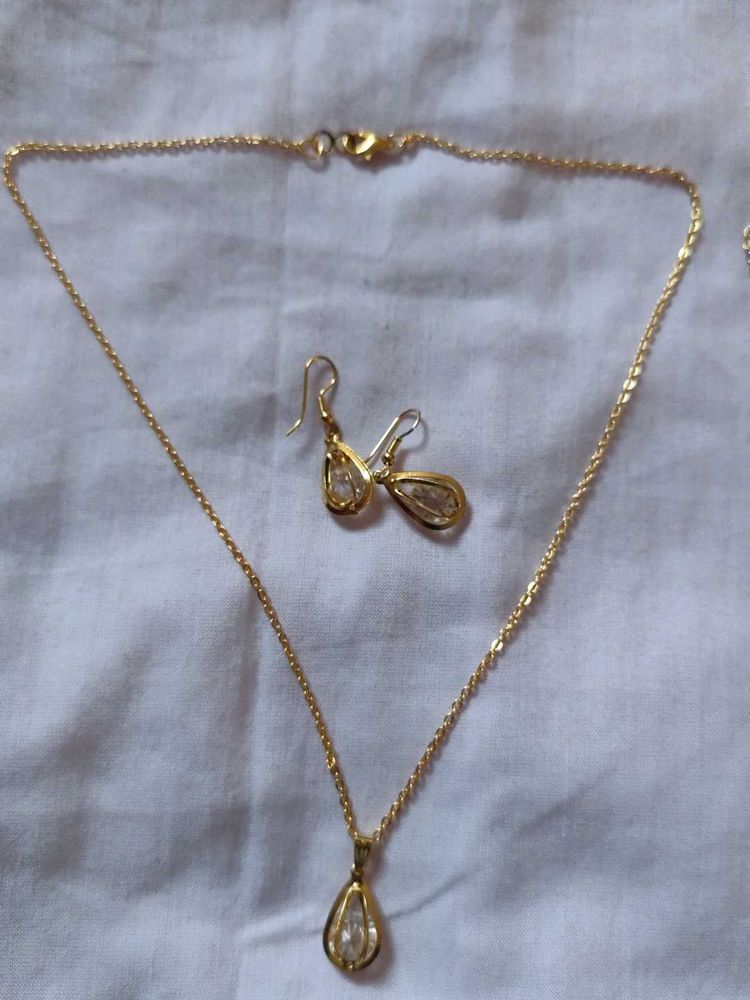 Neckless With Studs