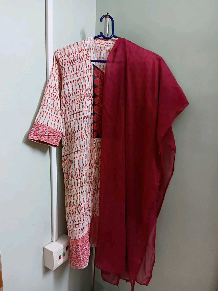 Stylish Printed Kurti With Pajama And Dupatta