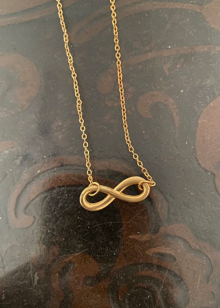 Elegant Infinity Necklace