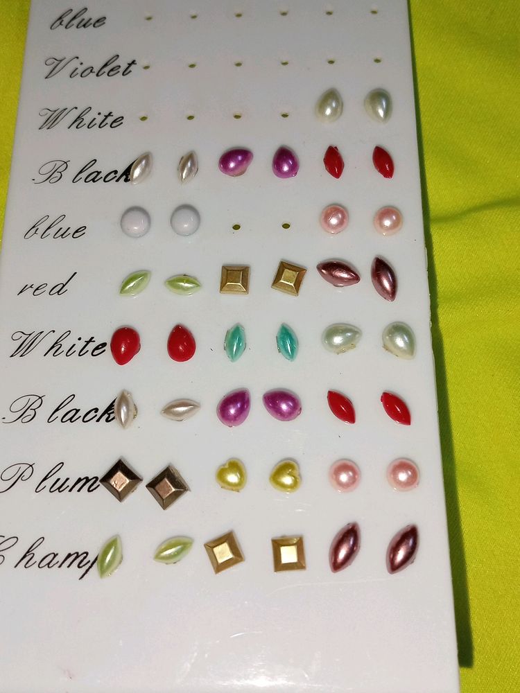 Hello 🤗, Everyone I'm Selling This Cute Studs