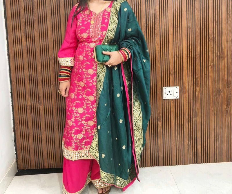 Pink &amp; Gold Embroidered Kurta Set