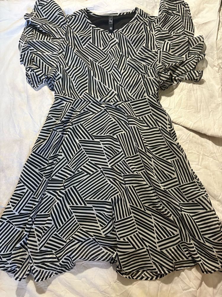 Black &amp; White Geometric Print Dress