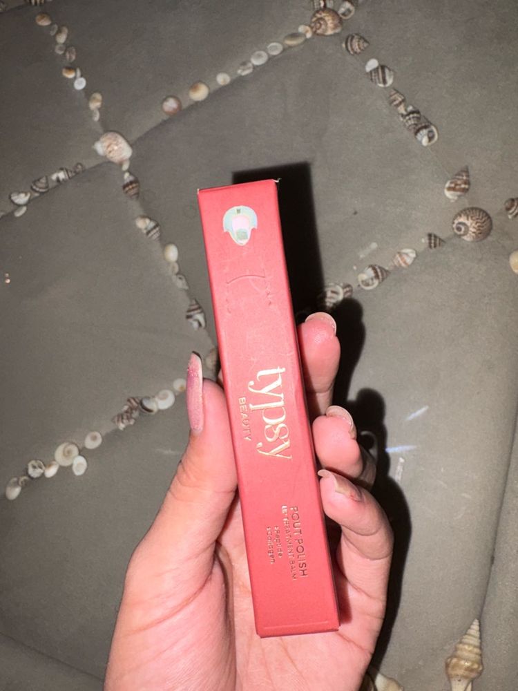 Typsy beauty pout polish glossy finish