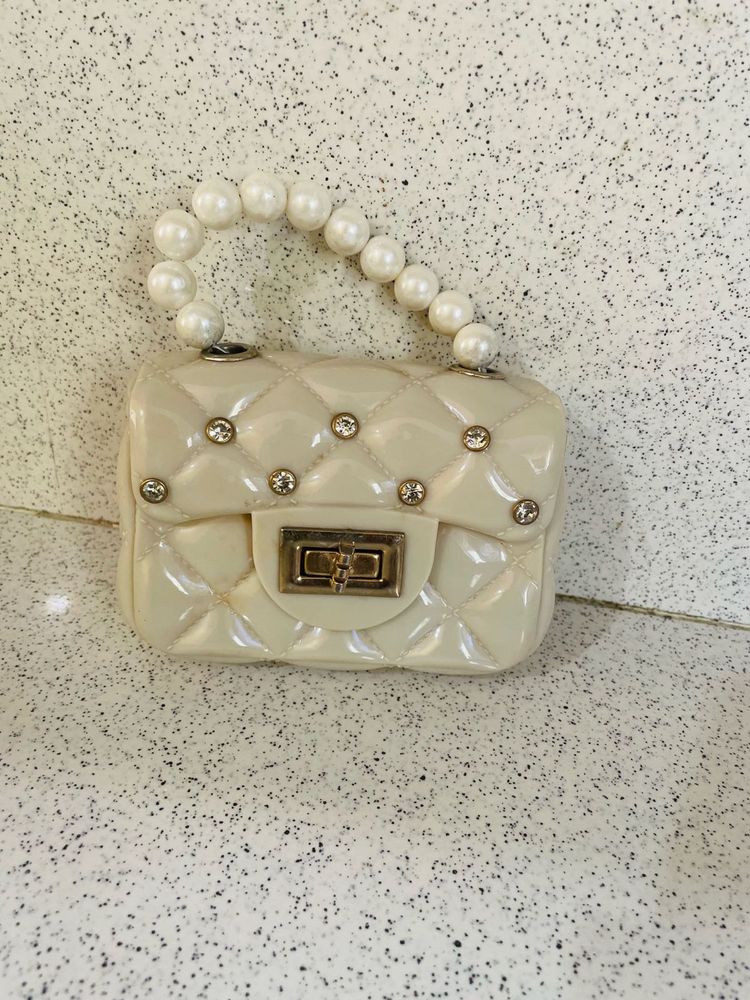 Chic Pearl Handle Clutch Bag