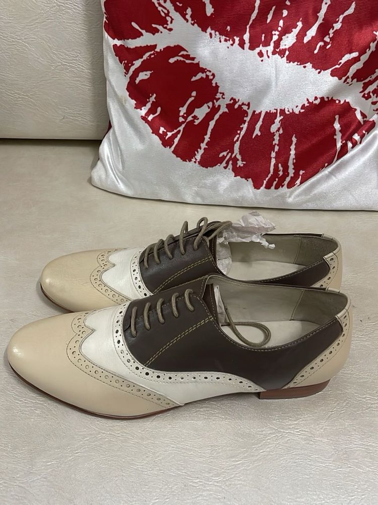Vintage-Inspired Wingtip Oxfords