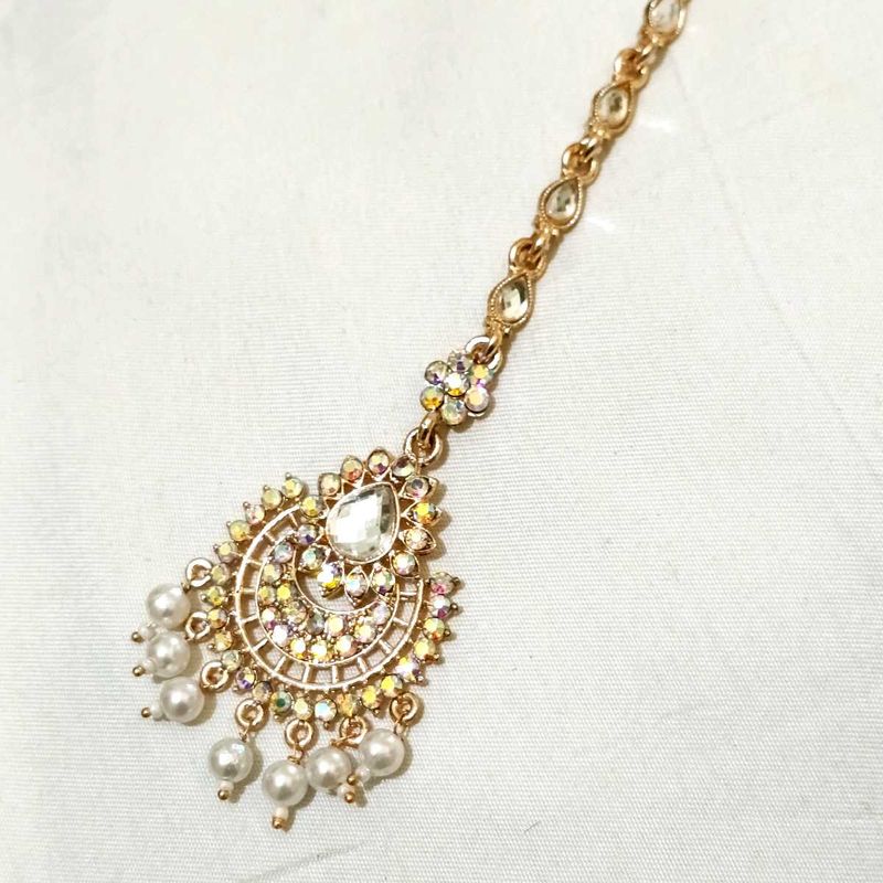 Elegant Maang Tikka