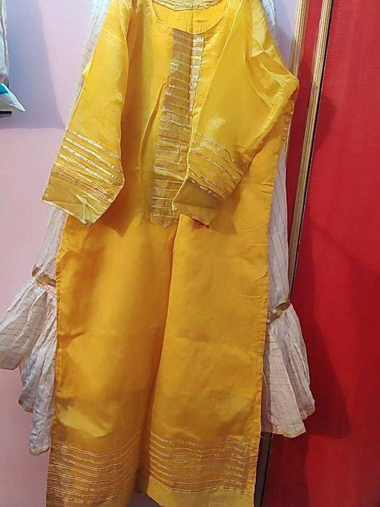 Yellow &amp; Gold Salwar Kameez