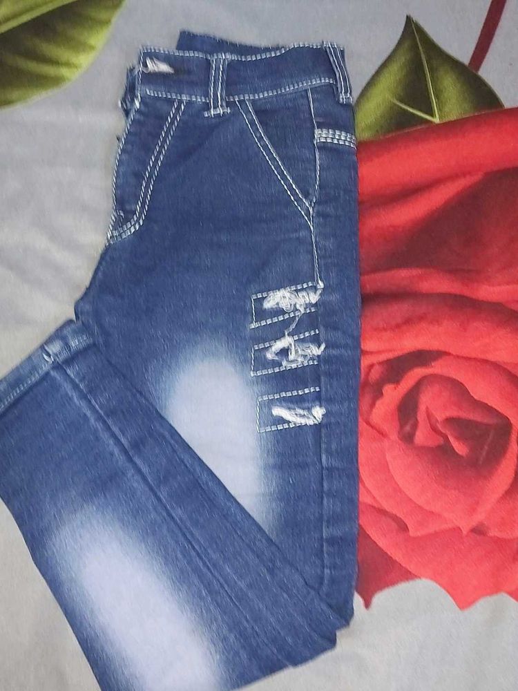 Stylish Blue Jeans&amp; T-shirt Also