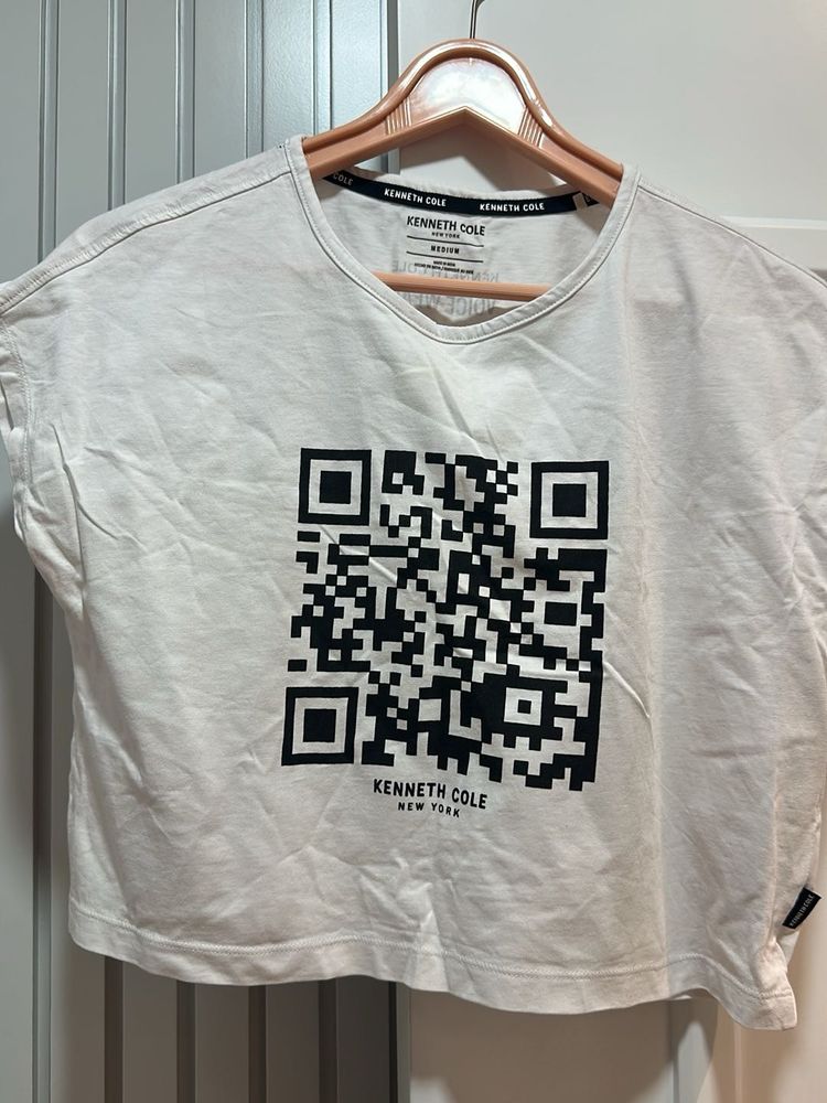 Kenneth Cole White T-Shirt Bust- 36