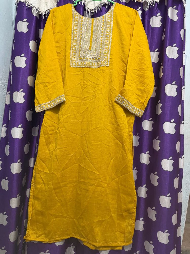Elegant Yellow Kurti pant with Intricate Neckline