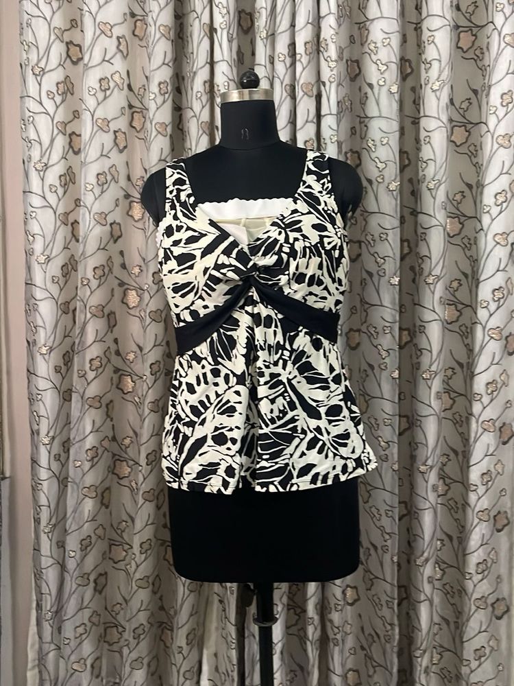 Stylish Black &amp; White Leaf Print Top